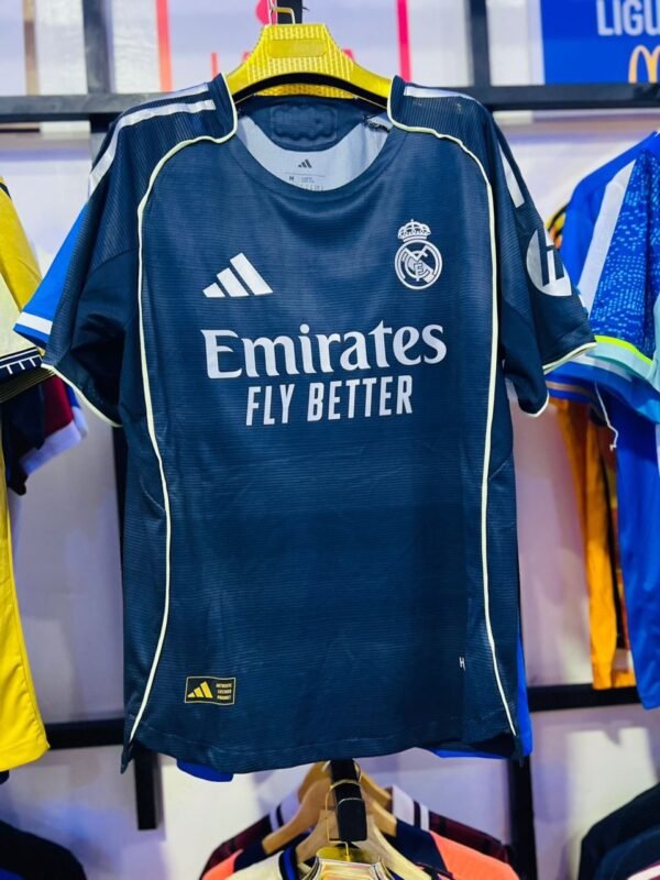 7b804a1b-c9ed-4695-a2b7-e6b0bbfde420-2 Maillot real Madrid extérieur