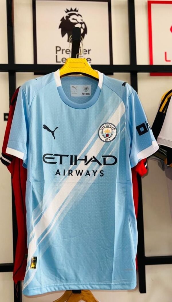 2d755214-3831-4681-b9a5-f6fc3bdc23c1 Maillot manchester city domicile 25/26