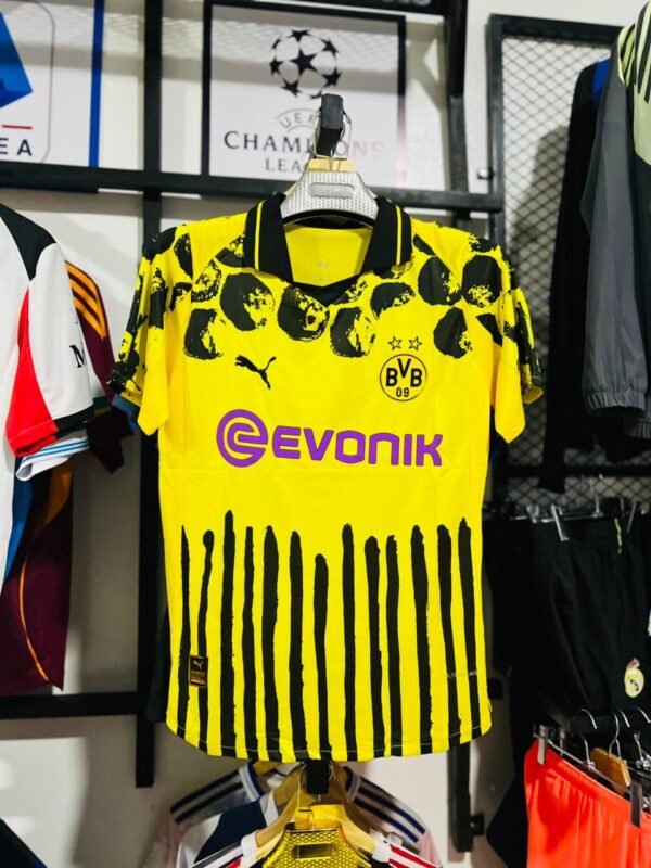 40ec9a98-6635-4676-ba5c-56b96c364e75 Maillot dortmund domicile 25/26