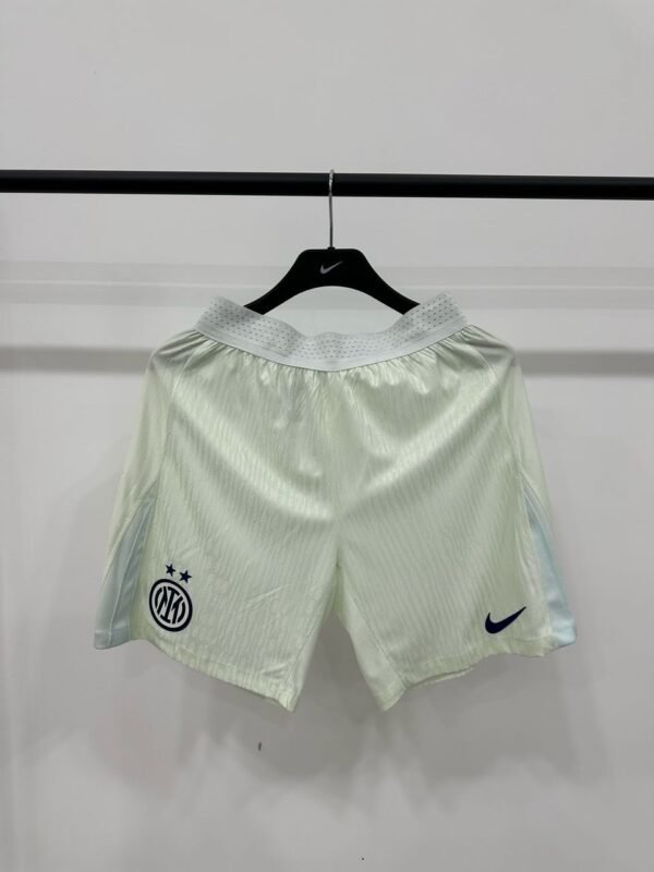 de1e73b5-76bb-4f09-a5ad-42d91a4a80e4 Short inter Milan