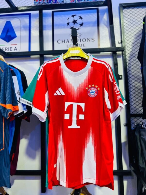 e6a664e4-3f5b-484e-a7dc-24f63e2c5d02 Maillot Bayern Munich domicile 25/26