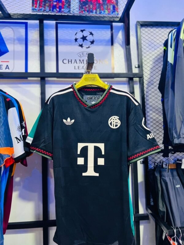 4d9bd401-ca2a-4e42-852a-22b07e6ab36f Maillot Bayern Munich