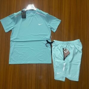 118a9b14-4c4c-4267-b7a1-3af6af7a5b7f Ensemble sport Nike