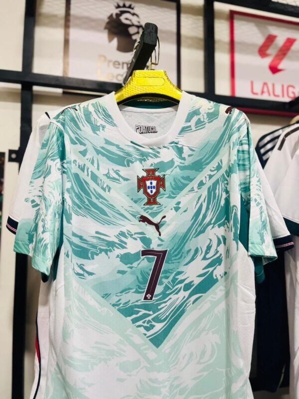 ee31d830-52d2-498a-bdb4-4f9f05491eec Maillot Ronaldo