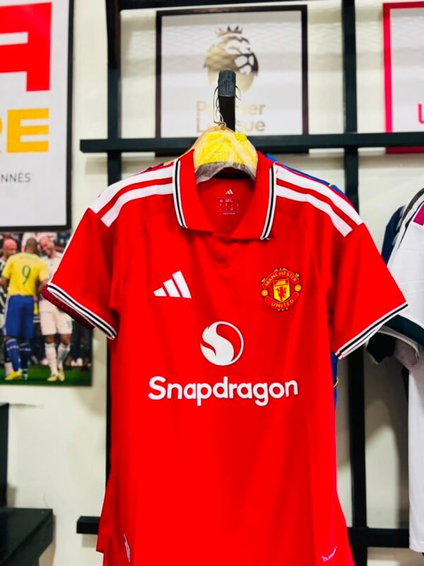 31bdb3c0-6996-4f7d-aaff-6fb8c5f3ccf3 Maillot Manchester united
